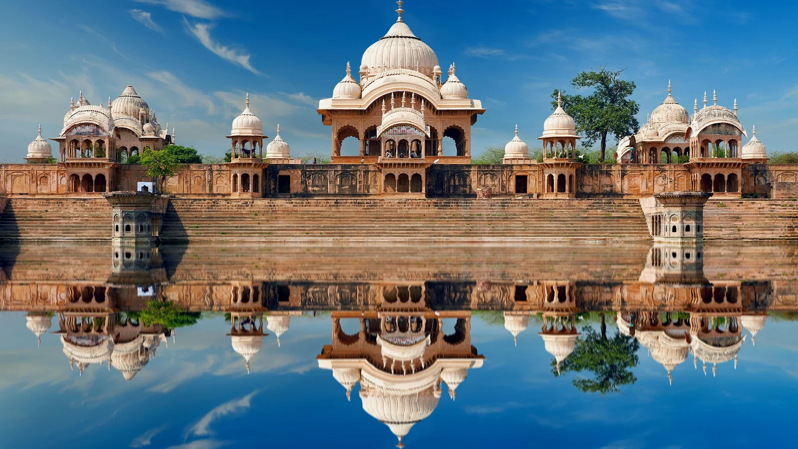 Delhi to Mathura Taxi Service